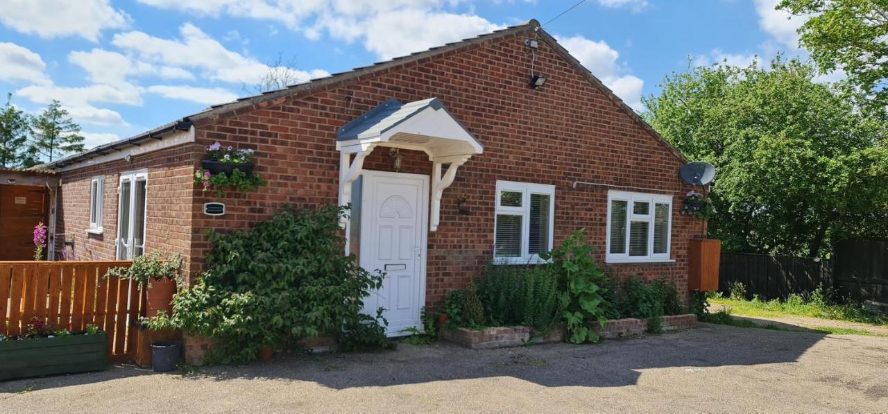 Sherwood Bungalow 3 Bedroom Entire Property Бостон Экстерьер фото